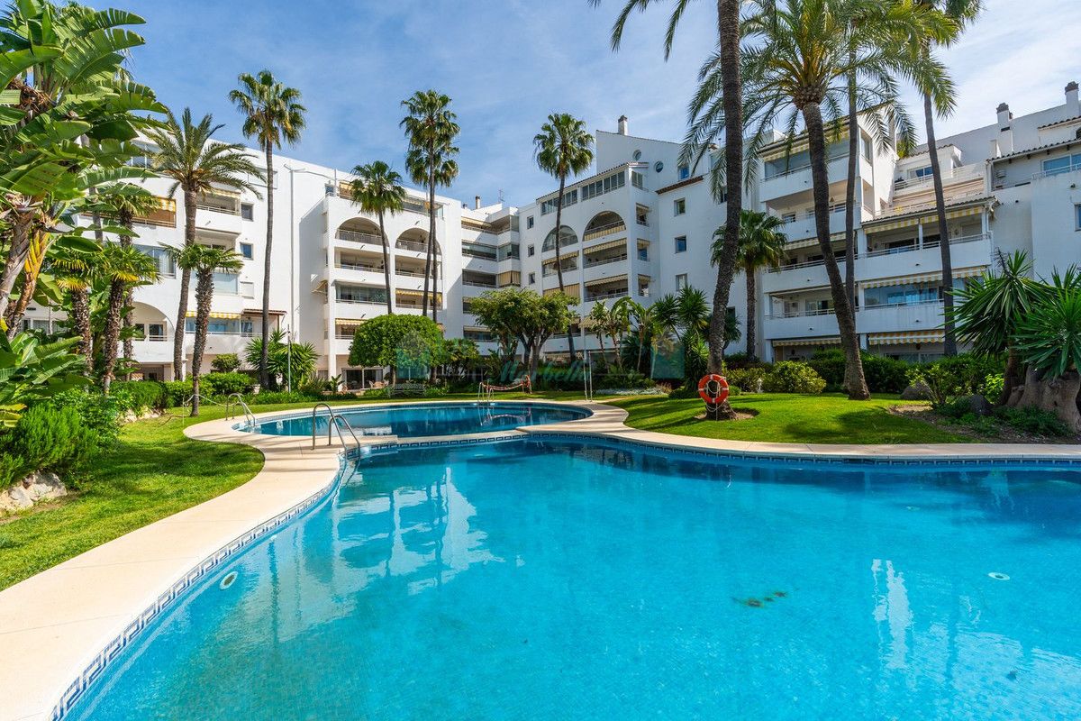 Apartment for sale in Atalaya, Estepona