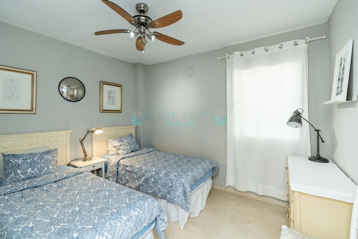 Apartment for sale in Atalaya, Estepona