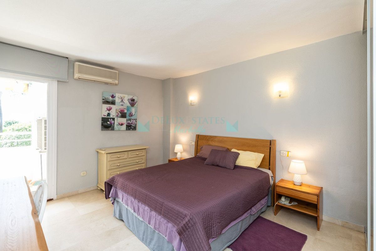 Apartment for sale in Atalaya, Estepona
