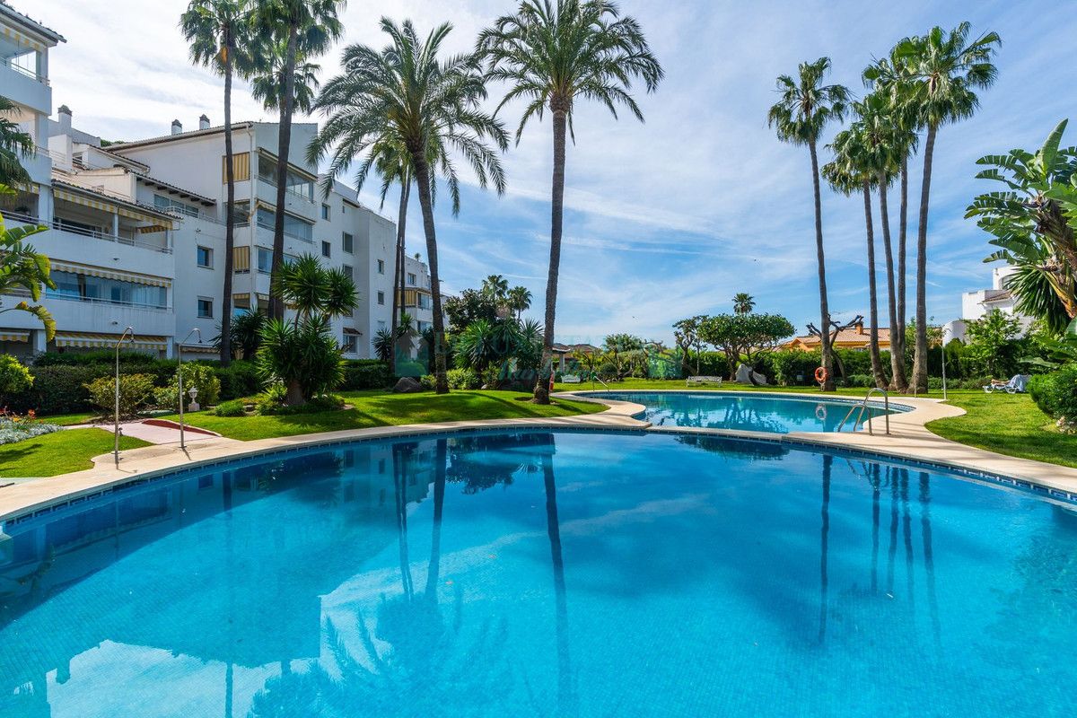Apartment for sale in Atalaya, Estepona