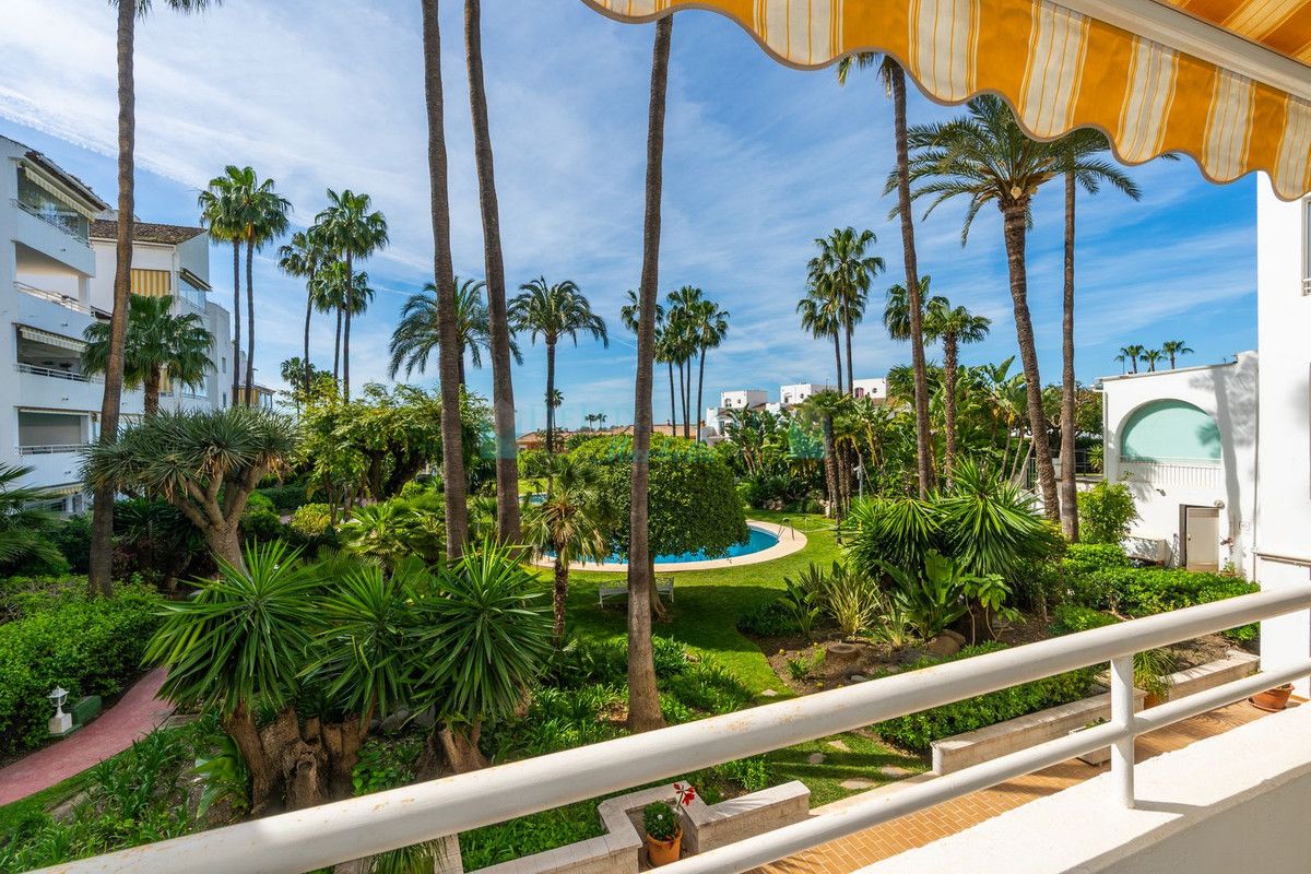 Apartment for sale in Atalaya, Estepona