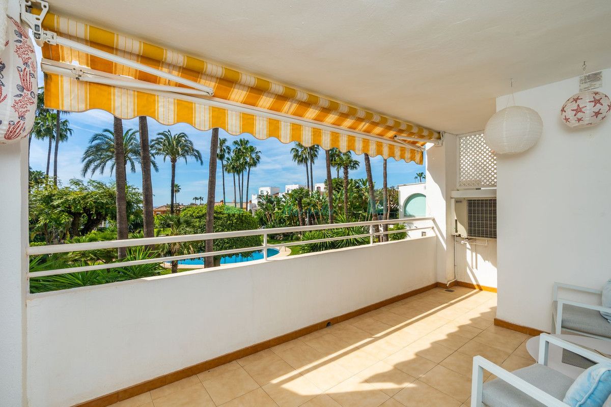 Apartment for sale in Atalaya, Estepona