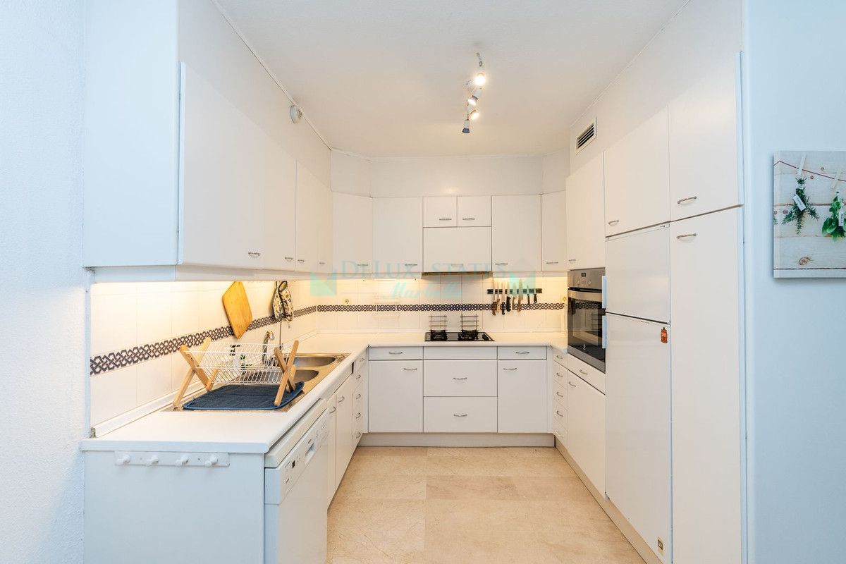 Apartment for sale in Atalaya, Estepona