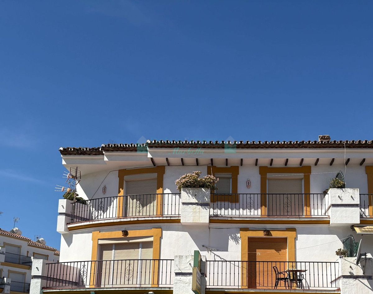 Town House for sale in Estepona