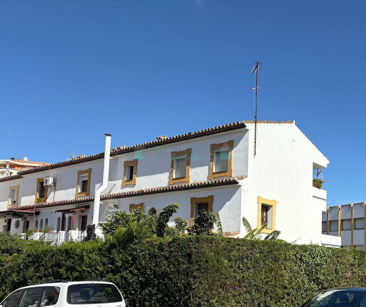 Town House for sale in Estepona