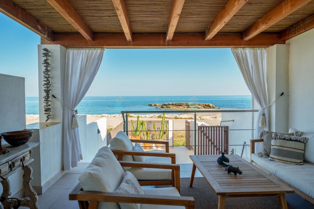 Town House for sale in Estepona