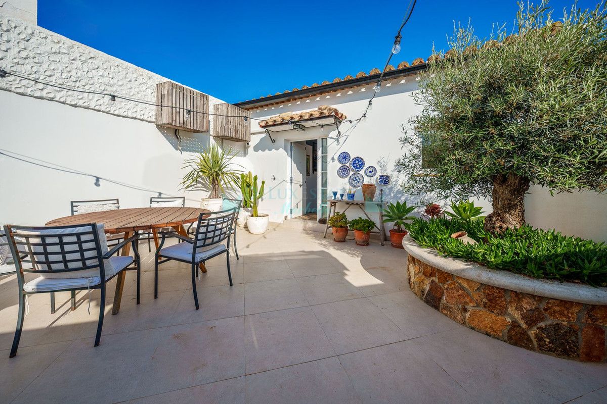 Town House for sale in Estepona
