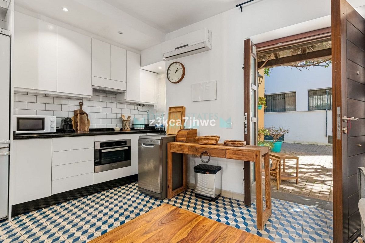 Town House for sale in Estepona