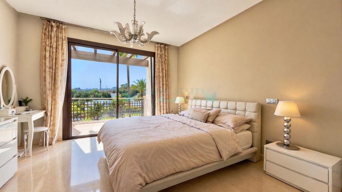 Penthouse for rent in El Paraiso, Estepona