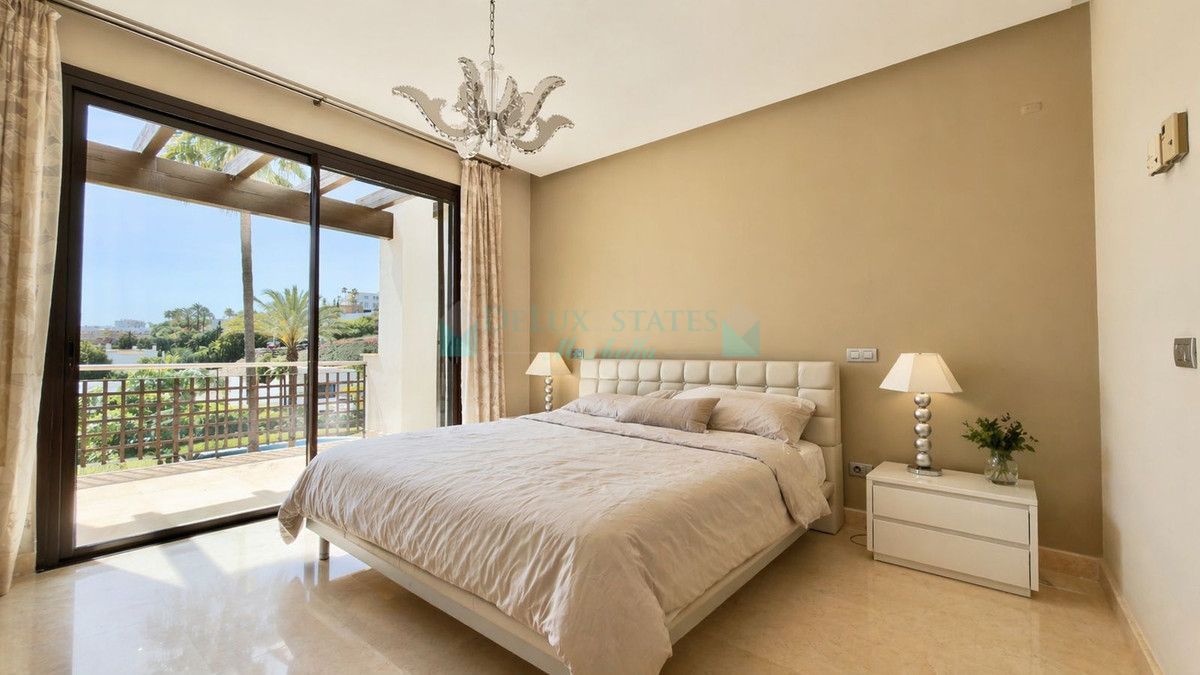 Penthouse for rent in El Paraiso, Estepona