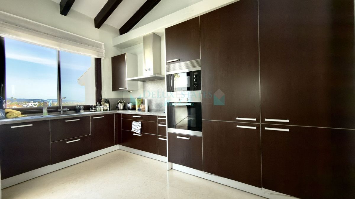 Penthouse for rent in El Paraiso, Estepona