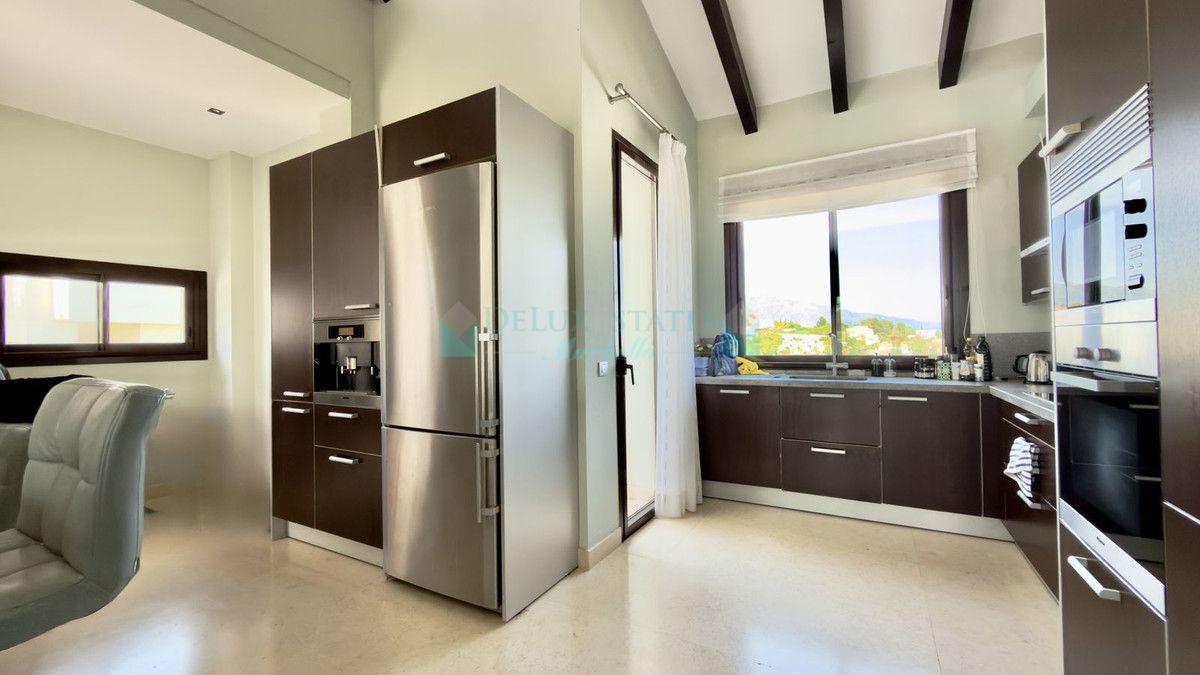Penthouse for rent in El Paraiso, Estepona
