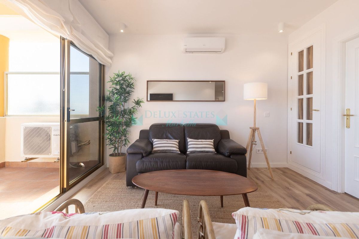 Penthouse for sale in Elviria, Marbella East