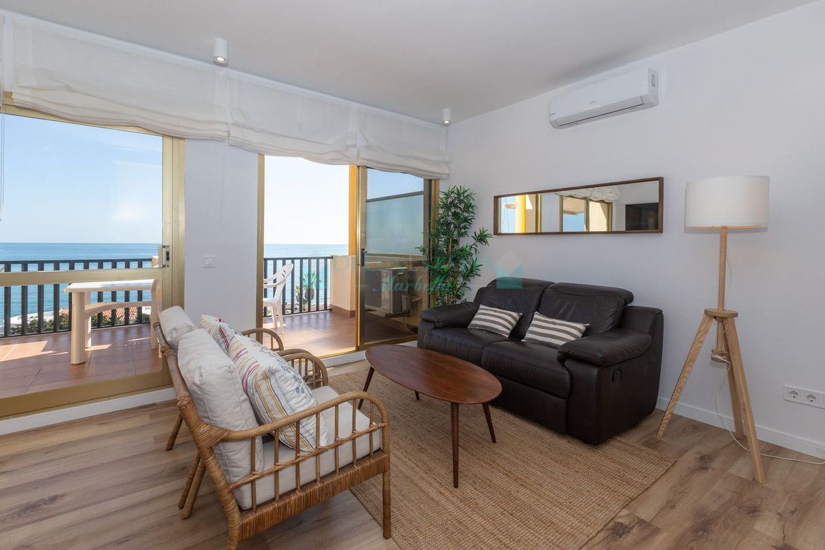 Penthouse for sale in Elviria, Marbella East