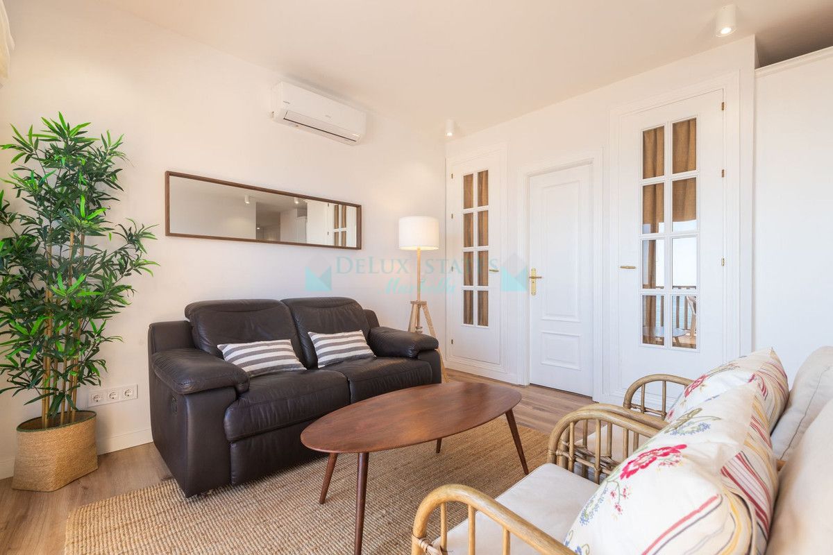 Penthouse for sale in Elviria, Marbella East