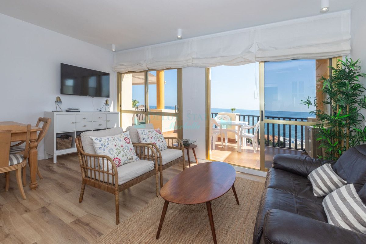 Penthouse for sale in Elviria, Marbella East