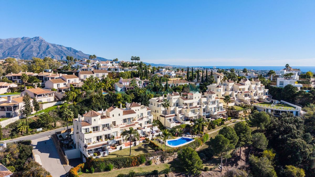 Apartamento en venta en Los Arqueros, Benahavis