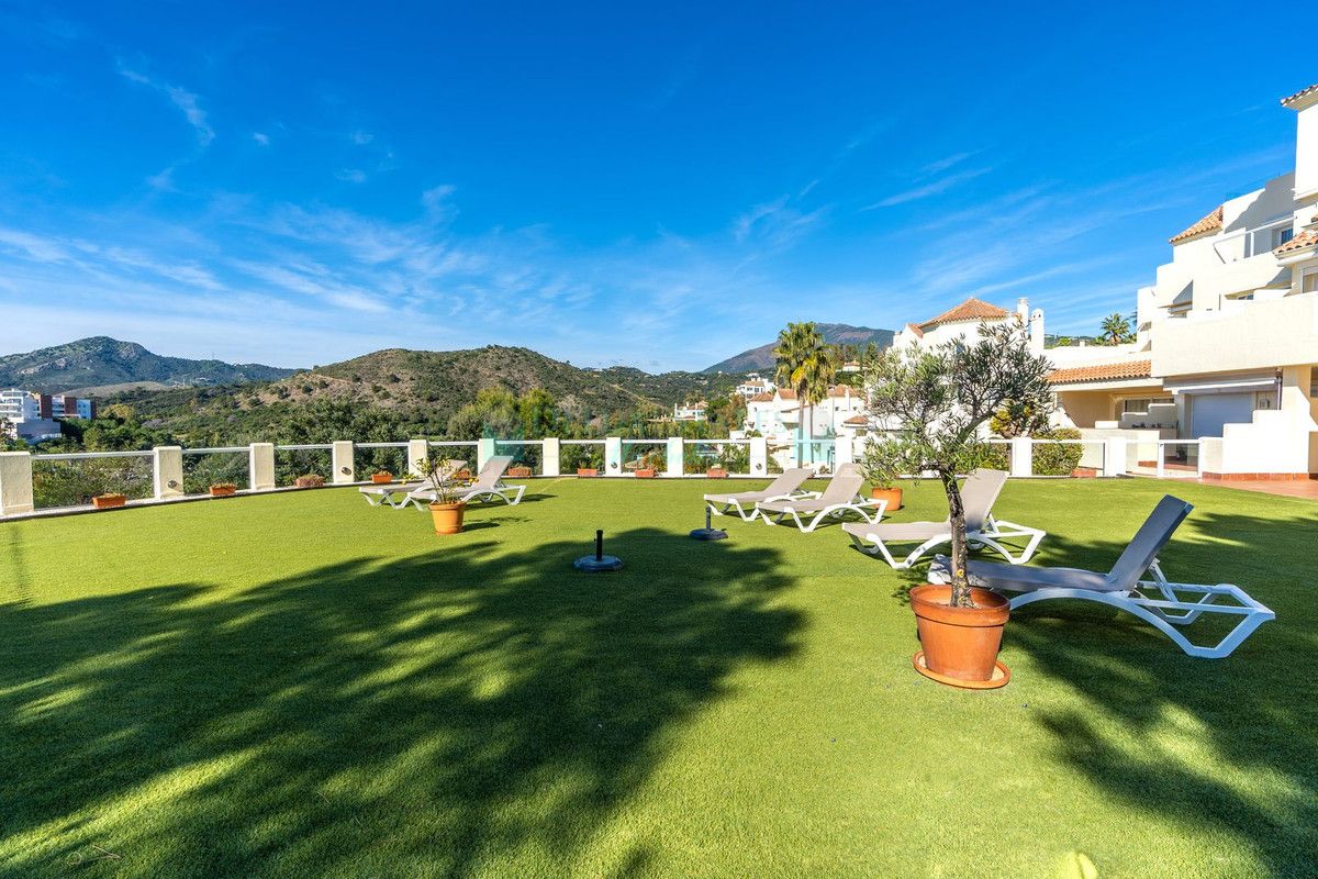 Apartamento en venta en Los Arqueros, Benahavis