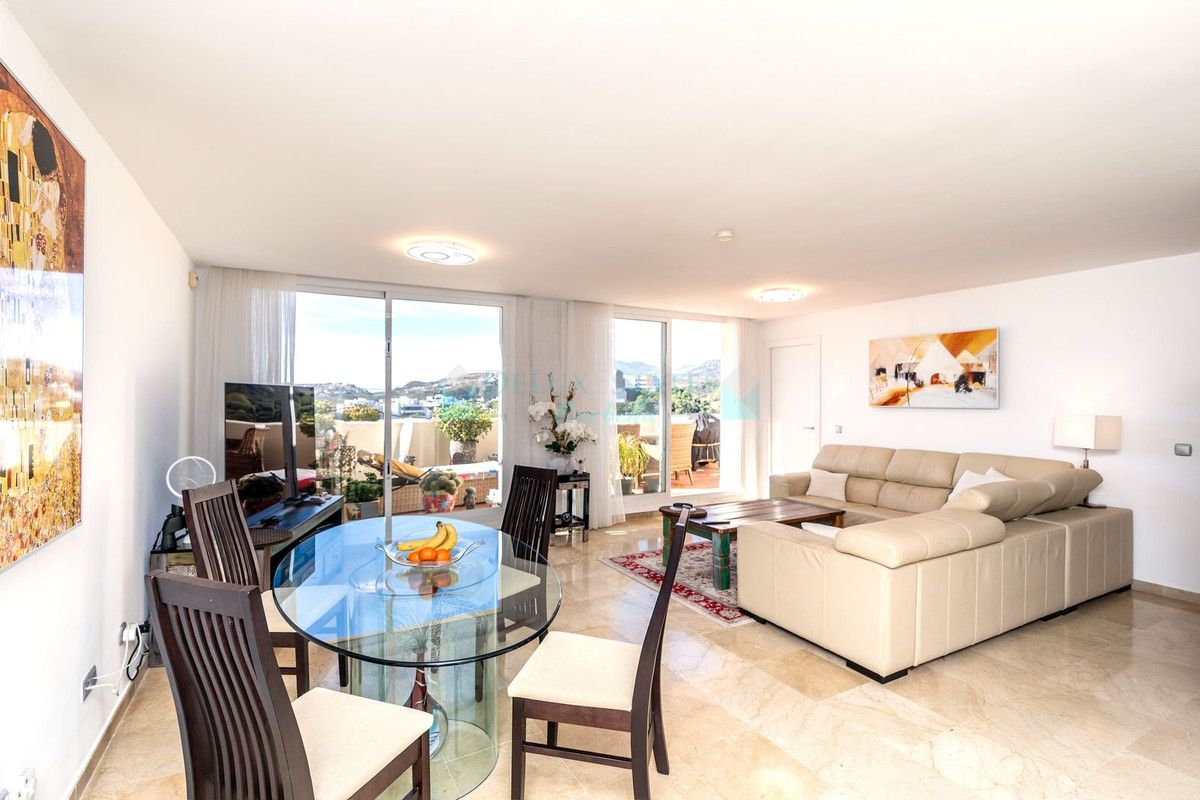 Apartamento en venta en Los Arqueros, Benahavis