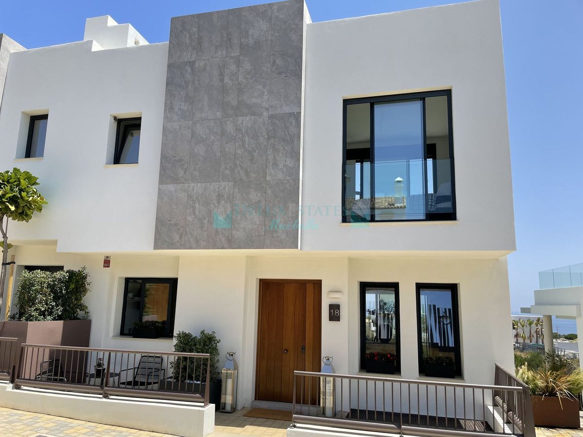 Semi Detached Villa for sale in Cabopino, Marbella East