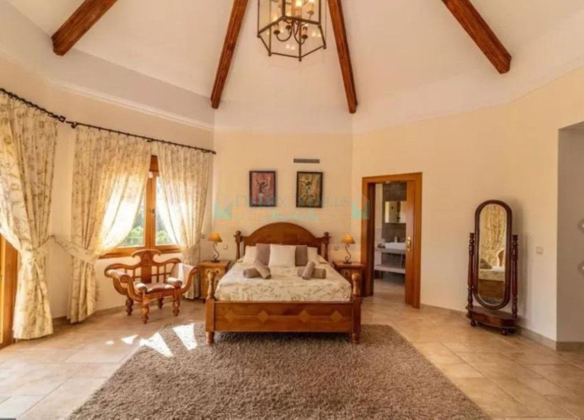 Villa for sale in Los Flamingos, Benahavis