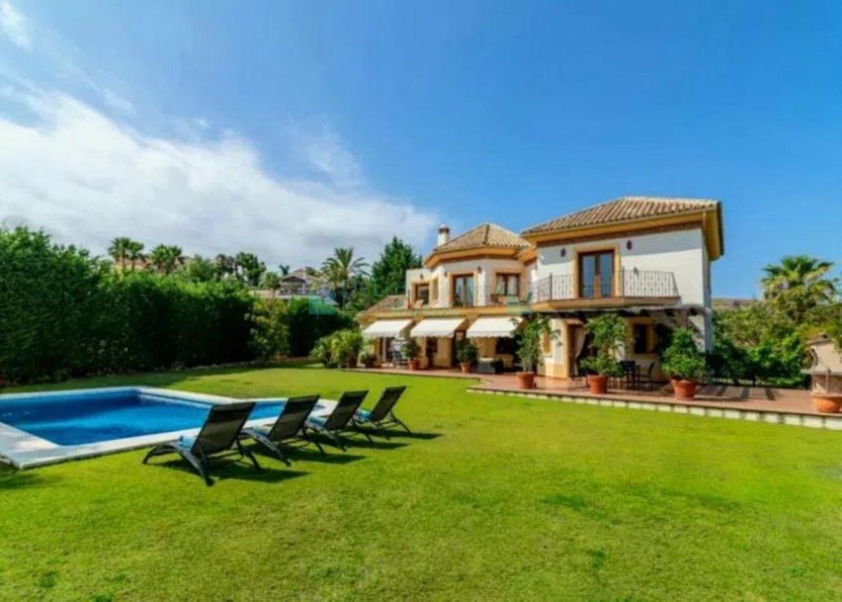 Villa for sale in Los Flamingos, Benahavis