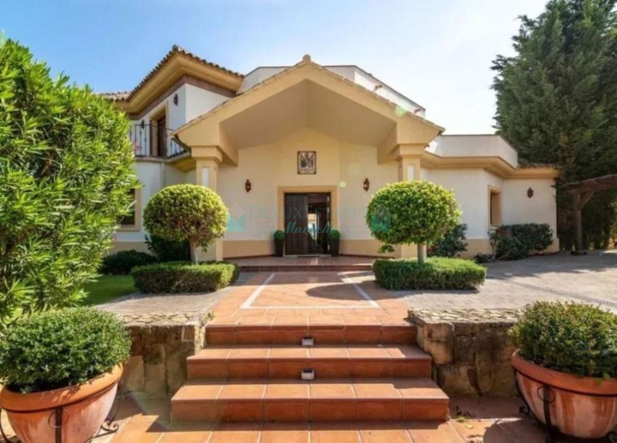 Villa for sale in Los Flamingos, Benahavis