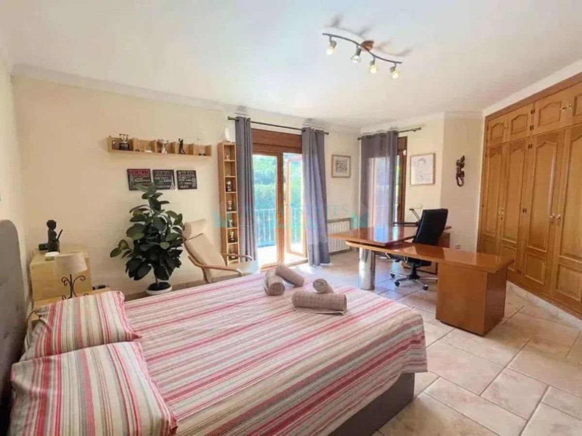 Villa for sale in Los Flamingos, Benahavis