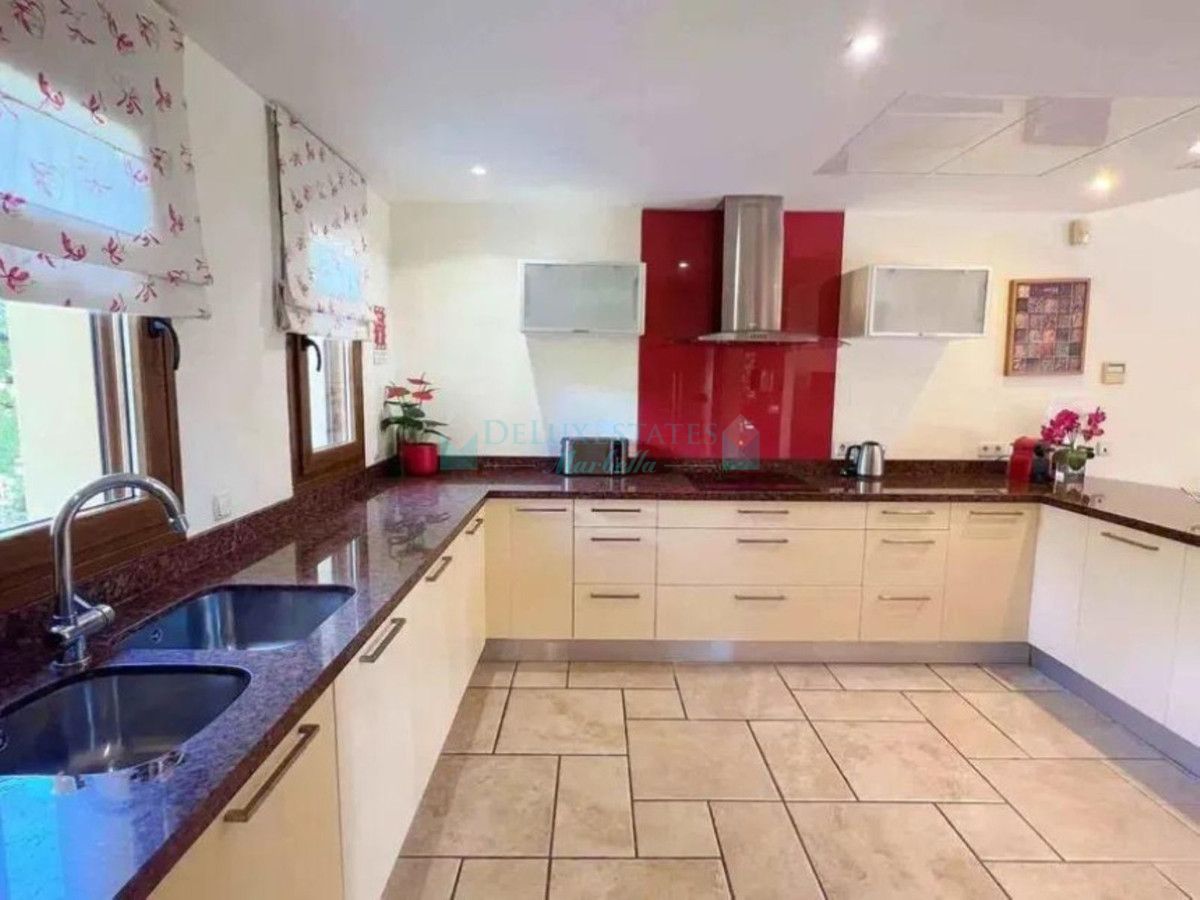 Villa for sale in Los Flamingos, Benahavis