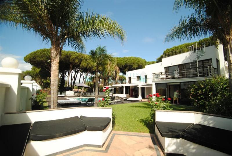 Villa for sale in Cabopino, Marbella East