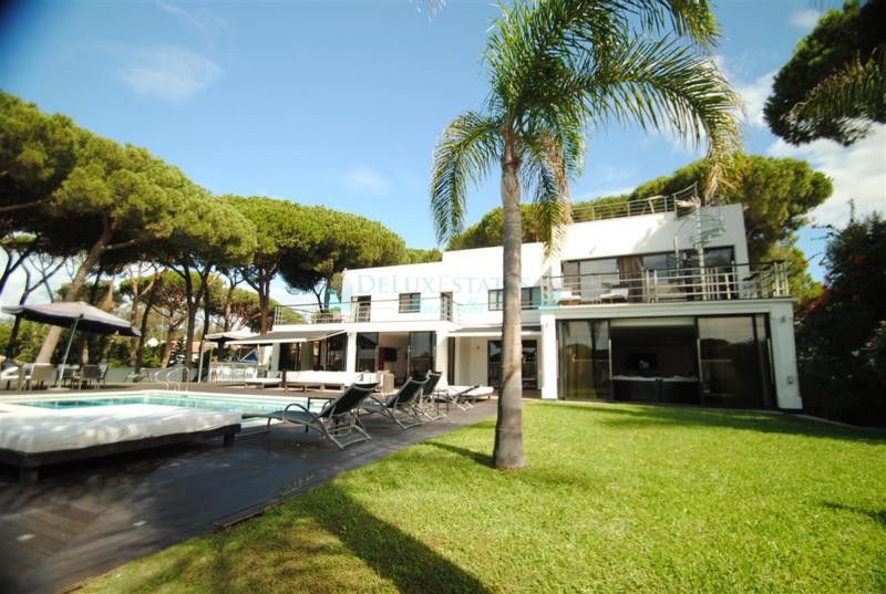 Villa for sale in Cabopino, Marbella East