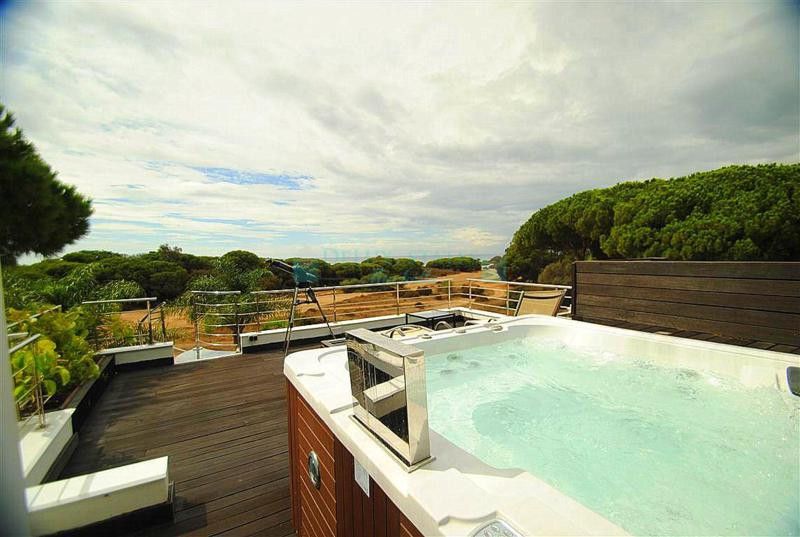 Villa for sale in Cabopino, Marbella East