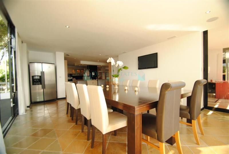 Villa for sale in Cabopino, Marbella East