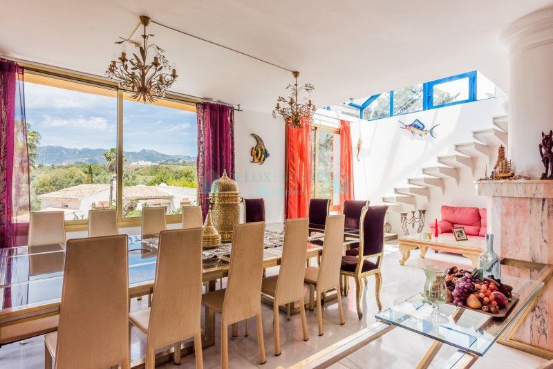Villa for sale in El Rosario, Marbella East