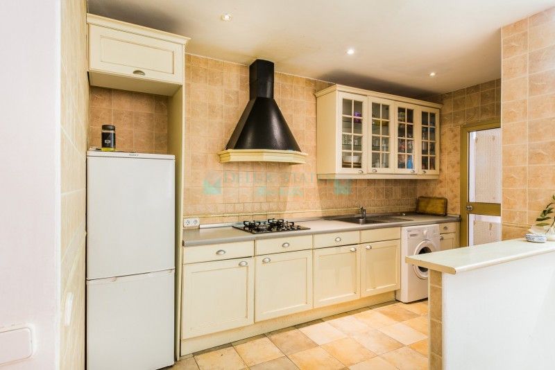 Villa for sale in El Rosario, Marbella East