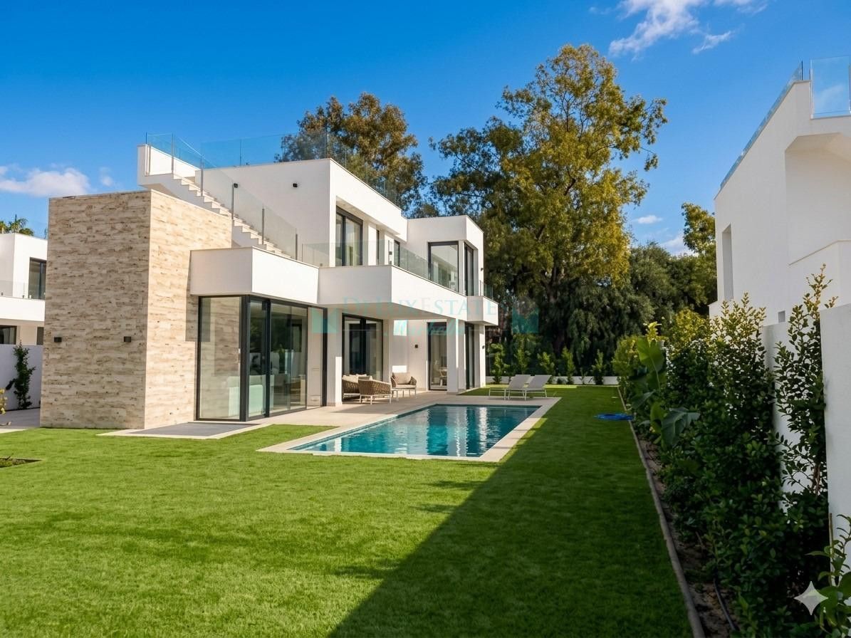 Villa for sale in Estepona