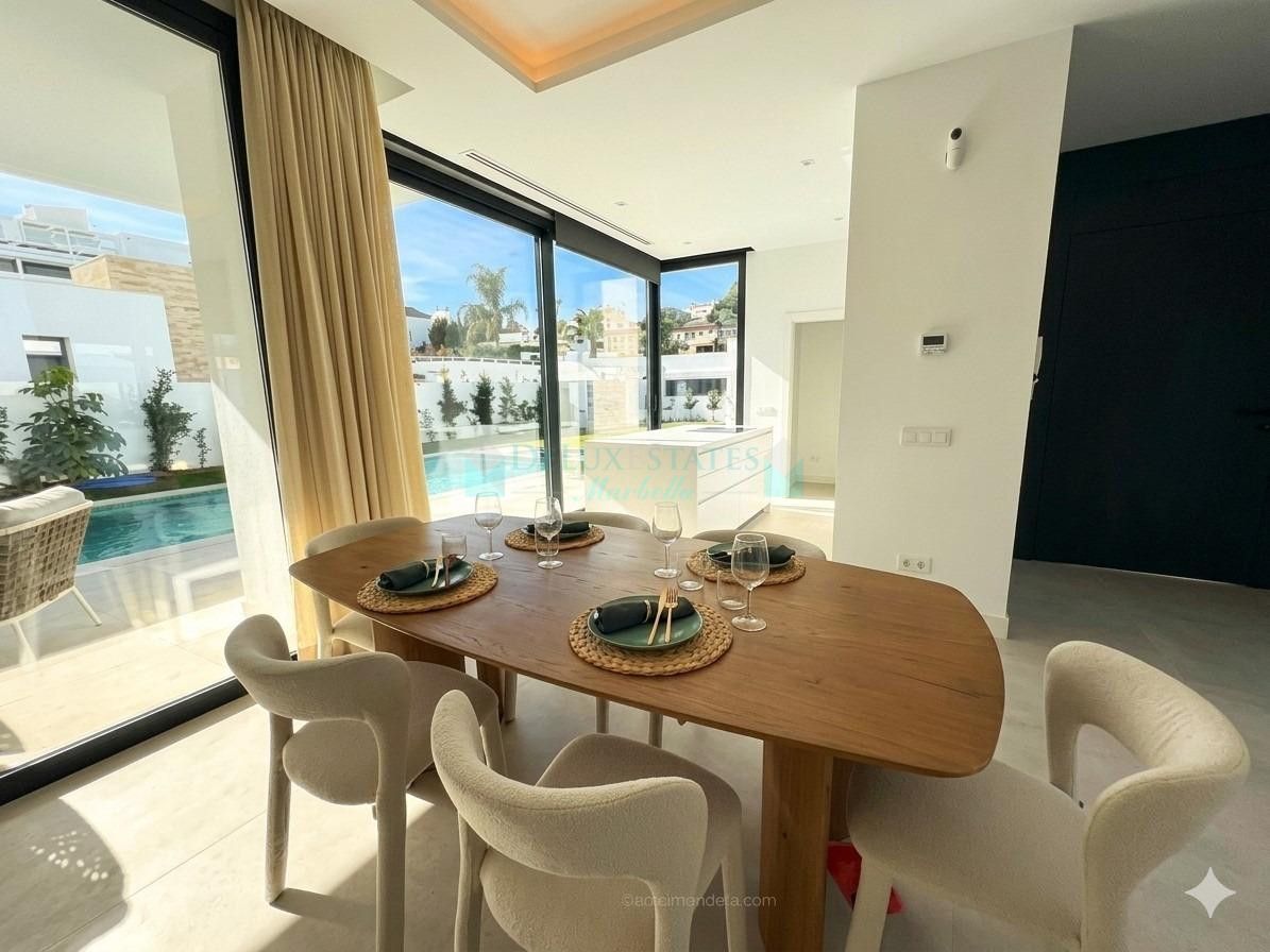 Villa for sale in Estepona