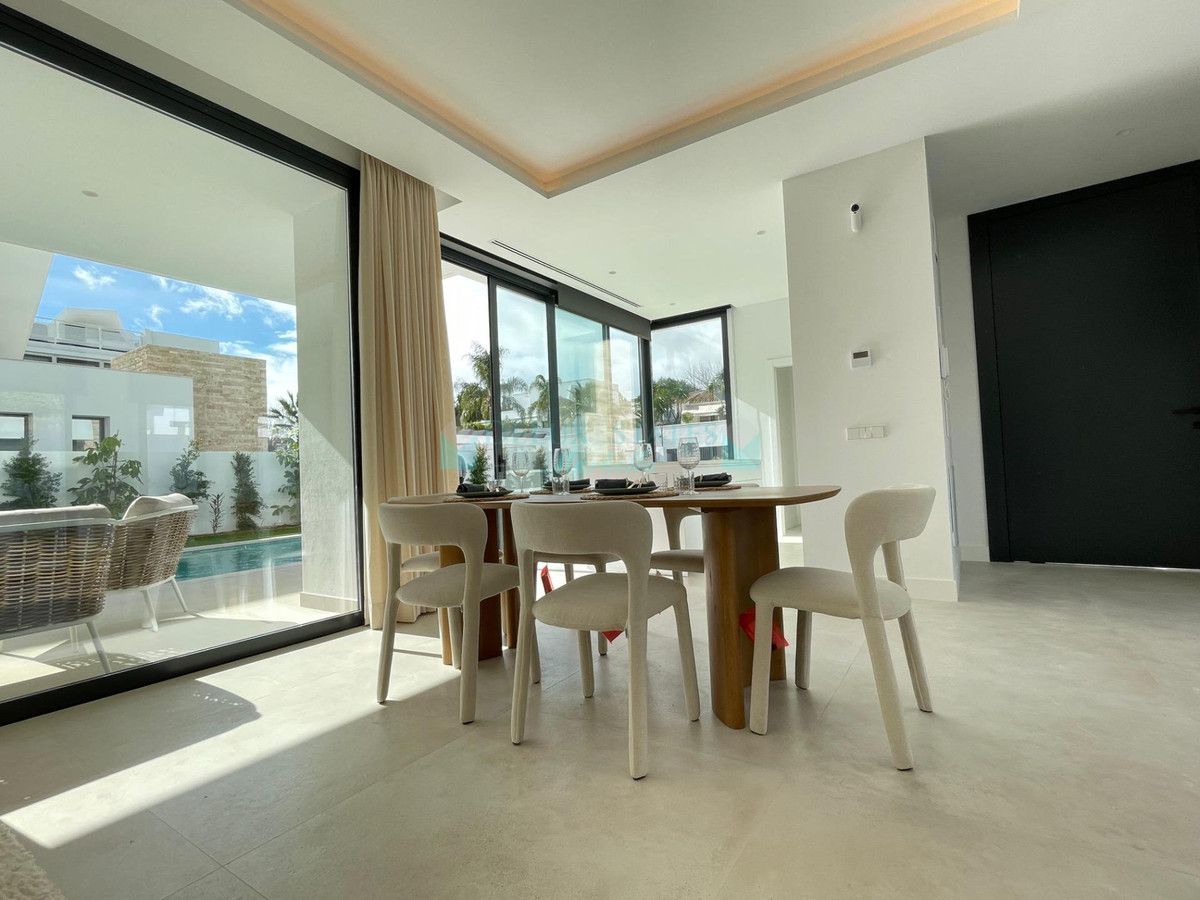 Villa for sale in Estepona