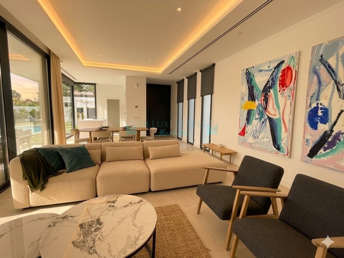 Villa for sale in Estepona