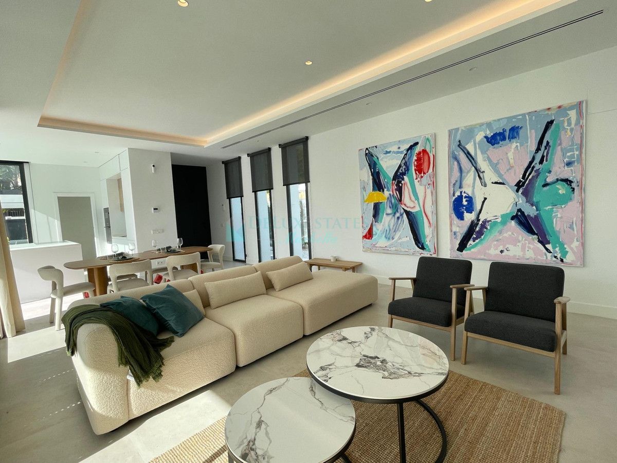 Villa for sale in Estepona