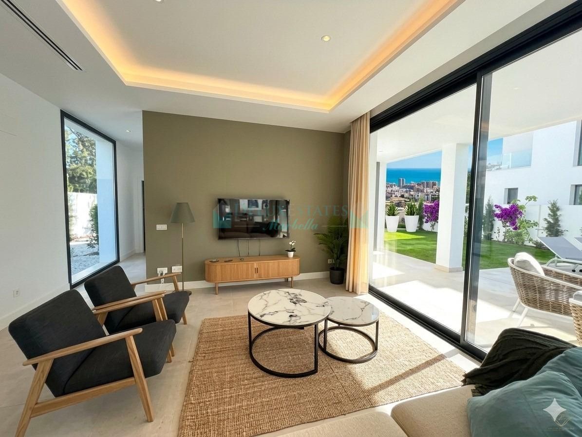 Villa for sale in Estepona