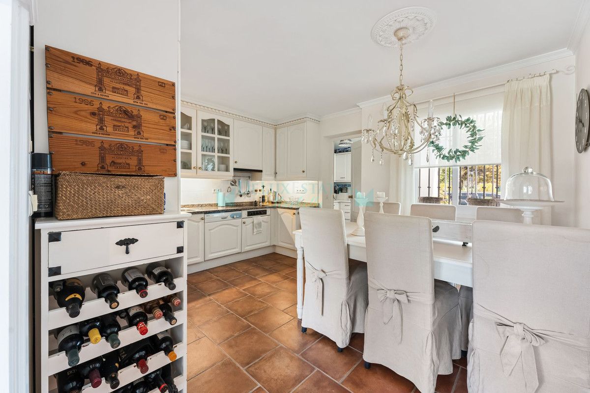 Town House for sale in Nueva Andalucia