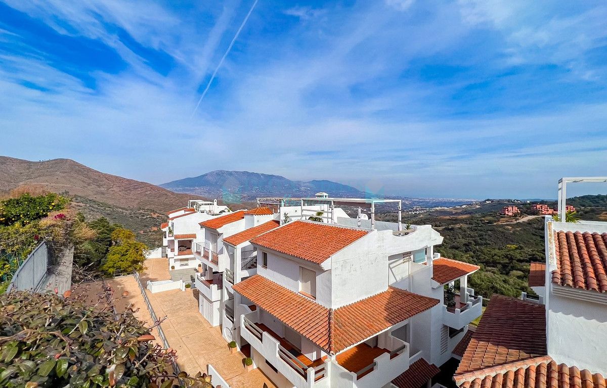 Ground Floor Apartment for sale in La Mairena, Marbella East