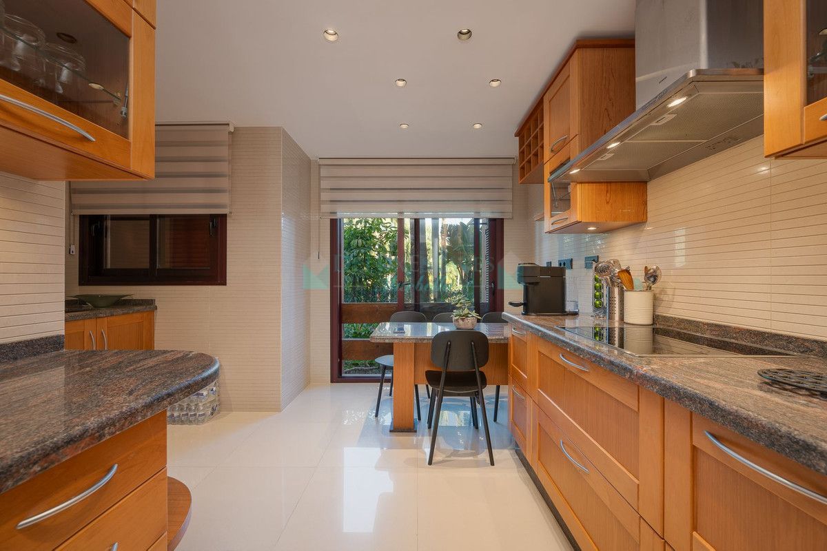 Ground Floor Apartment for sale in Nueva Andalucia