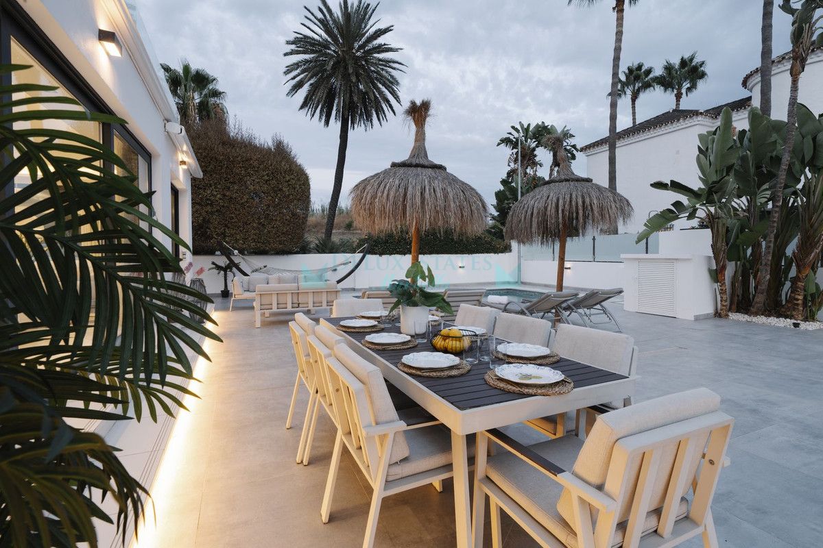 Villa for sale in Nueva Andalucia