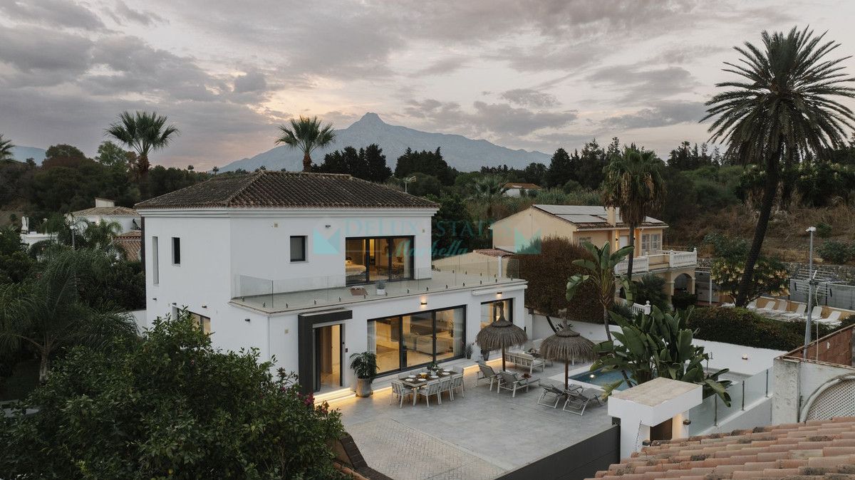 Villa for sale in Nueva Andalucia