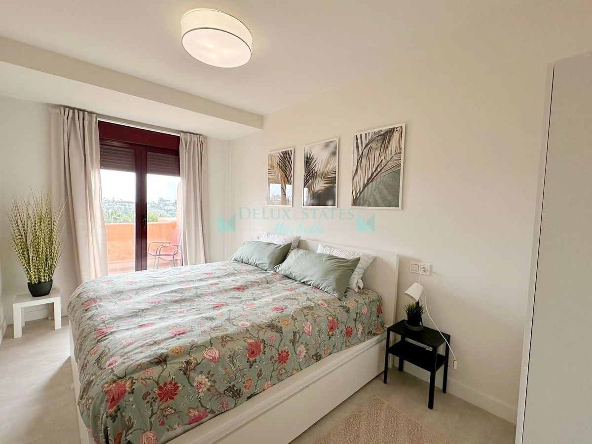 Apartment for sale in El Paraiso, Estepona