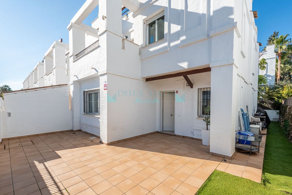 Semi Detached Villa for sale in Nueva Andalucia