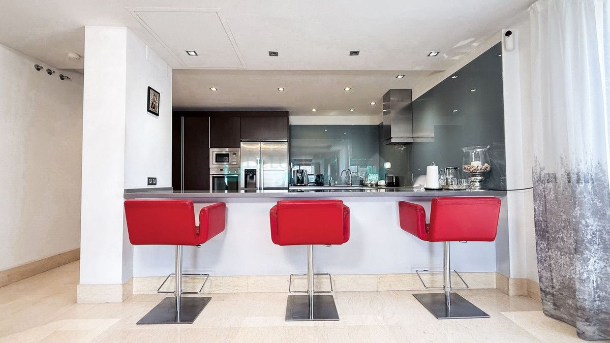 Apartment for sale in Benahavis