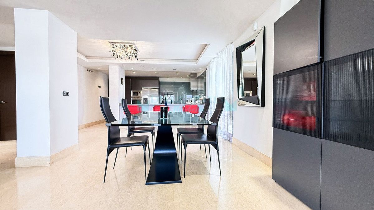 Apartment for sale in Benahavis